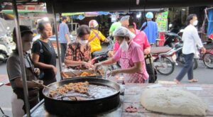 Mehr über den Artikel erfahren erstes Frühstück in Thailand